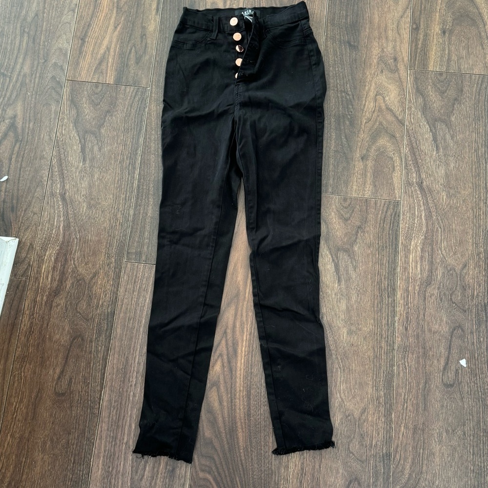 Akira highwaist jeans black with rose gold buttons size 3 (25)